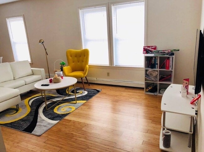 Building Photo - 82 Medford St