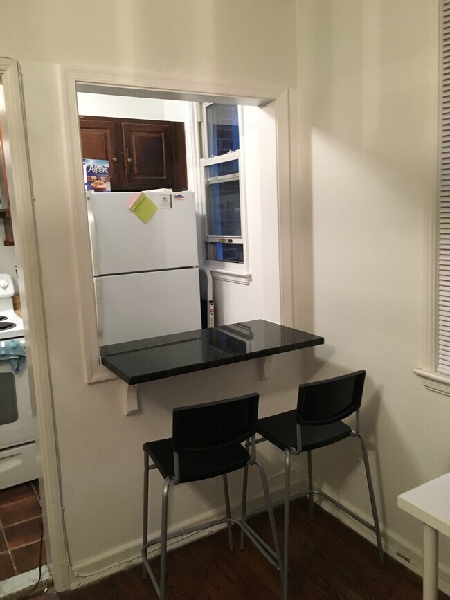 Foto del edificio - 4029 Benton St NW
