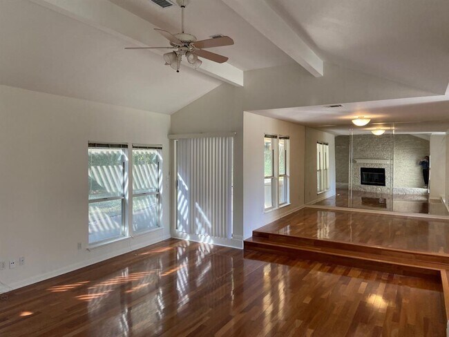 Foto del edificio - 6603 Robbie Creek Cove