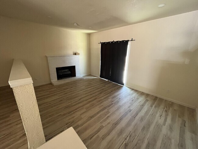 Foto del edificio - 3021 Farris Ave