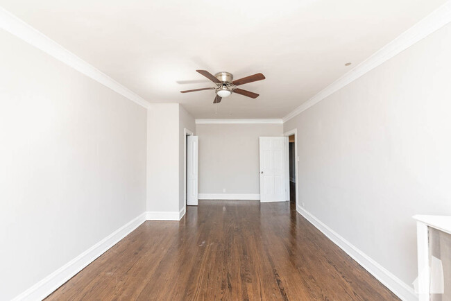 Building Photo - 5075 N Wolcott Ave