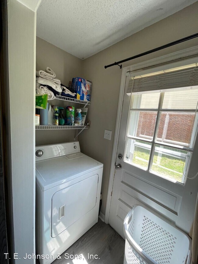 Foto del edificio - 3 br, 1.5 bath House - 1755 Camden Road