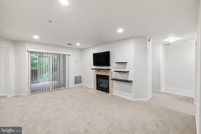 Foto del edificio - 6610 Lake Park Dr