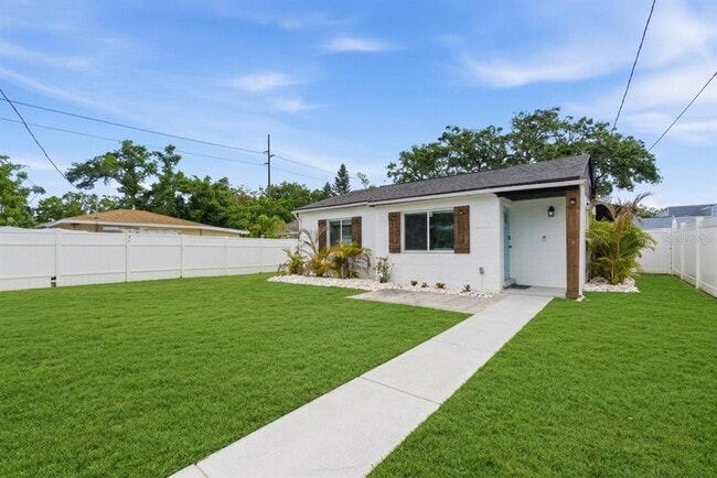 Building Photo - 7005 N Duncan Ave