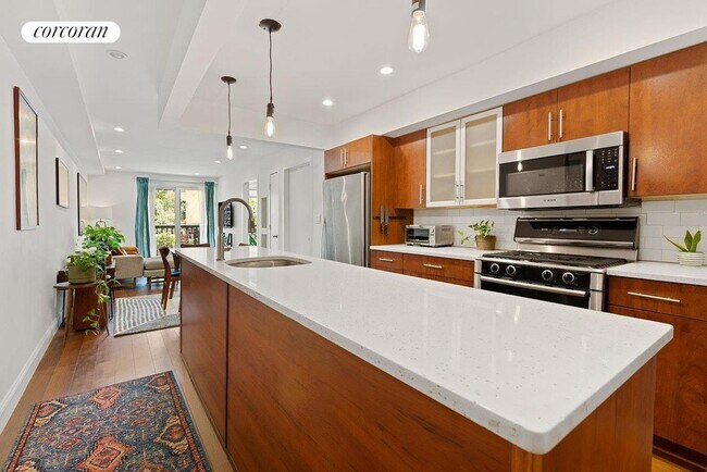 Foto del edificio - 353 6th St