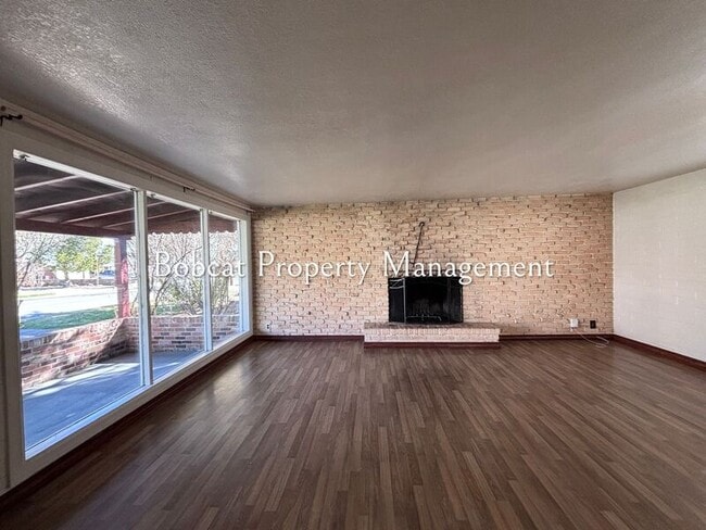 Building Photo - 719 W 5th St