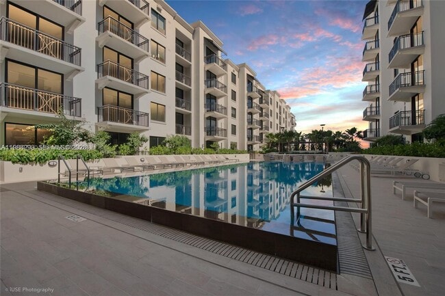 Building Photo - 301 Altara Ave