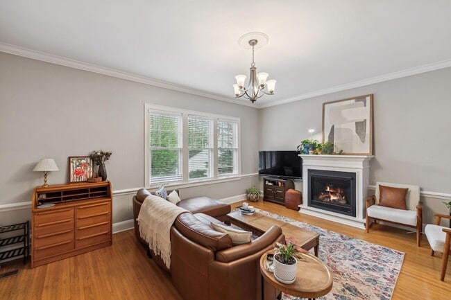 Foto del edificio - 813 Kenwood Pkwy