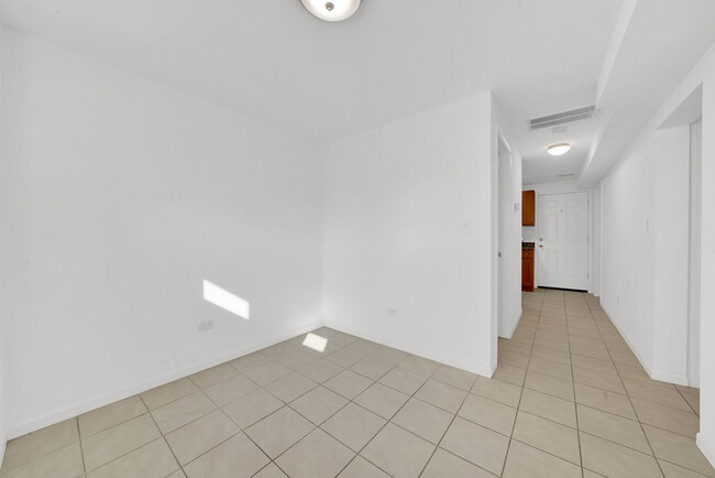 Foto del edificio - 5527 S Mason Ave