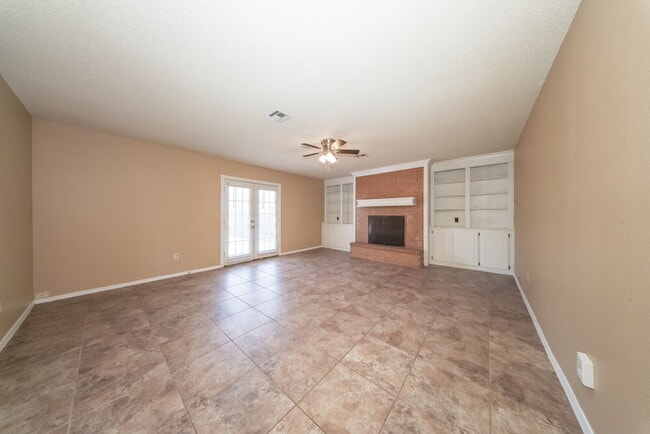 Building Photo - 11040 N Eagle Ln