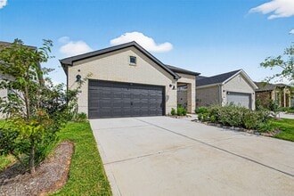 Building Photo - 8047 Prospect Dr