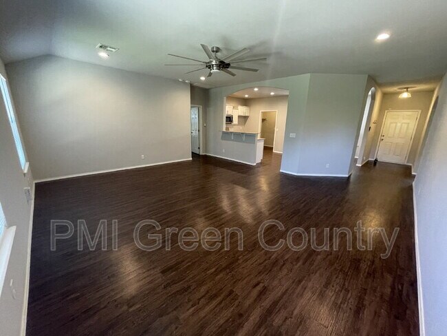 Foto del edificio - 14774 S Hudson Ave