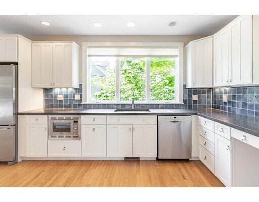 Building Photo - 54 Parley Ave