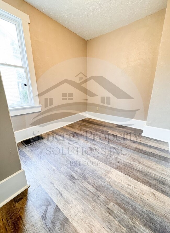 Building Photo - 23 Martha Ave