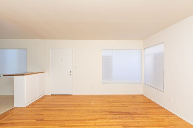 Foto del edificio - Spacious 2 bedroom / 1 bath home in Pacific Beach / Crown Point!