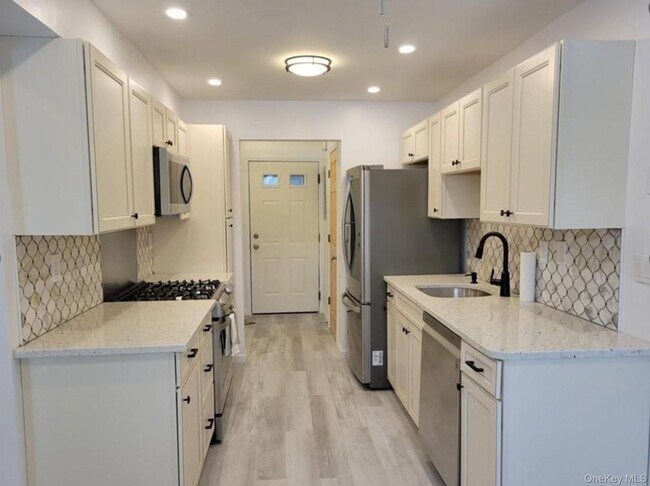 Foto del edificio - 100 Hillside Dr