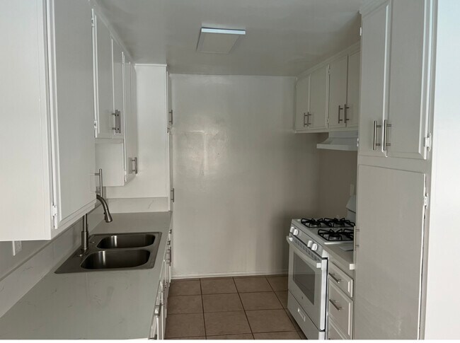 Foto del edificio - 435 N Serrano Ave