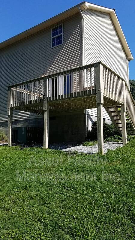 Building Photo - 134 Oakview Dr
