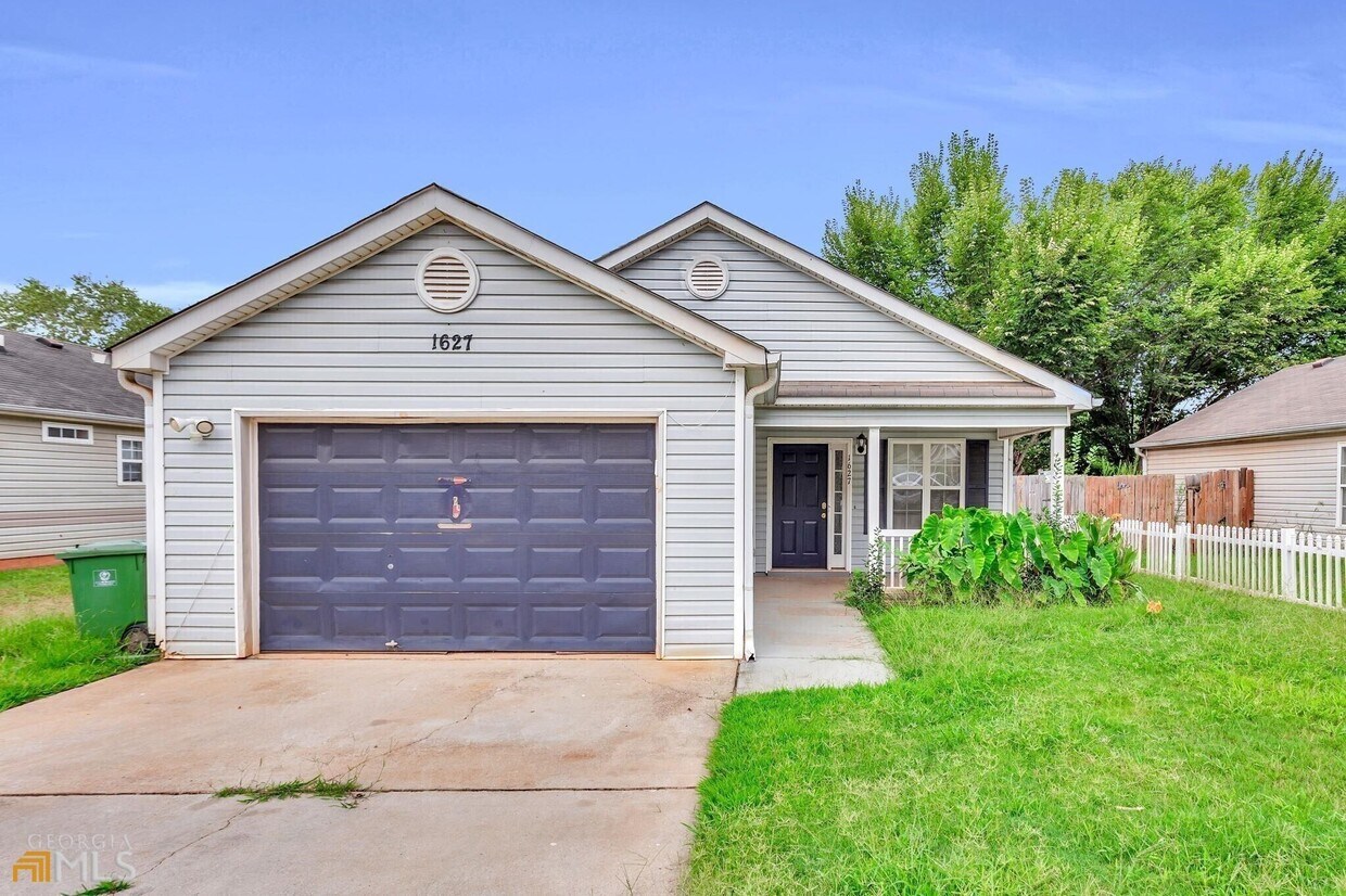 1627 Hallmark Hills Dr, Griffin, GA 30223 House for Rent in Griffin, GA