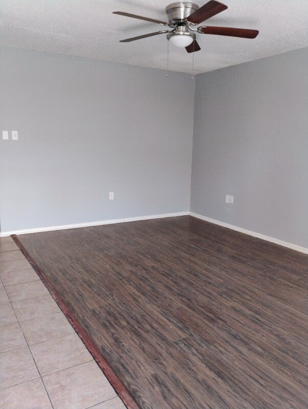 Foto del edificio - 1120 Sherron Ave