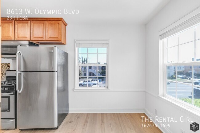 Foto del edificio - Pico-Robertson 2 BR/1BA | Corner Upper Uni...