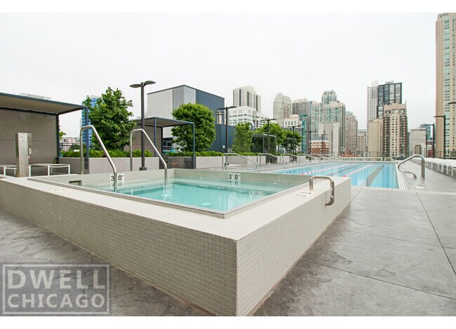Foto del edificio - 635 N Wells St