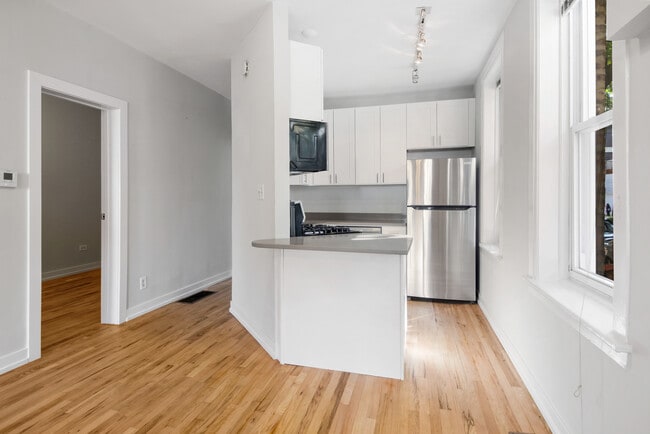 Building Photo - 1437 Superior-1F