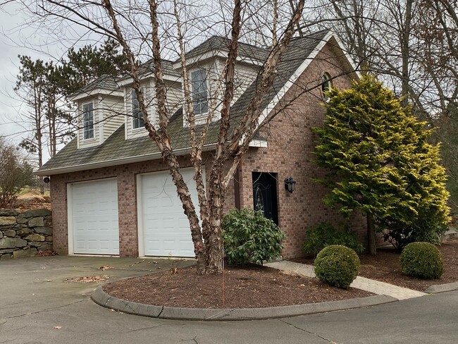 Building Photo - 35 Paddock Ln