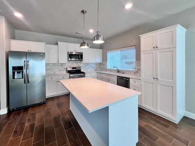 Foto del edificio - $2,795 Leonard & Gettysburg, 3 Bedroom 2.5...