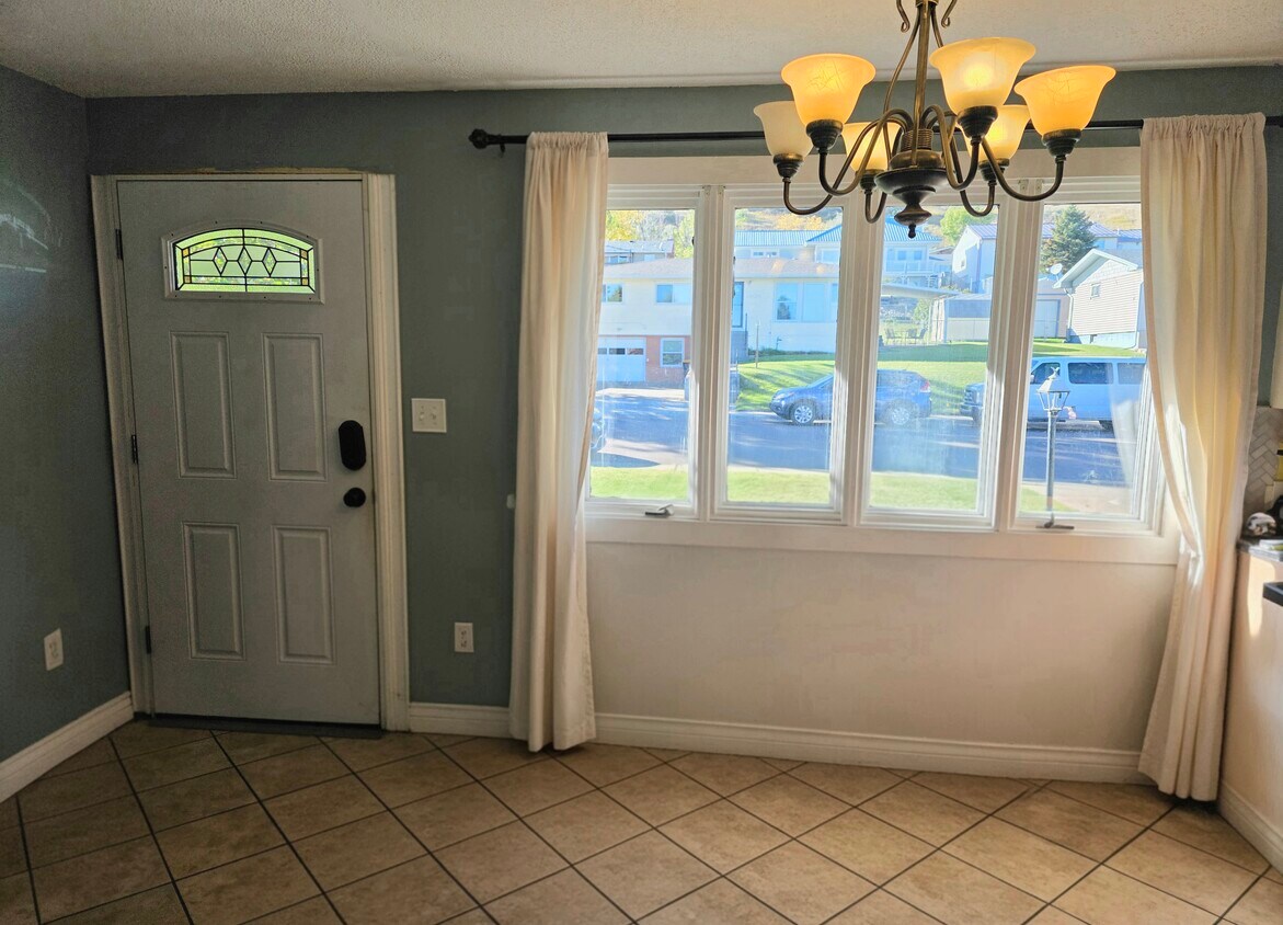 Entrada - 1409 2nd West Hill Dr