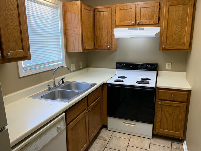 Building Photo - 253 Foxworth Dr