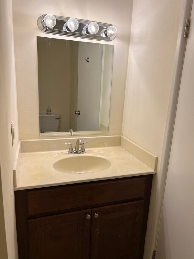 Foto del edificio - 156 Burgundy Hill Ln