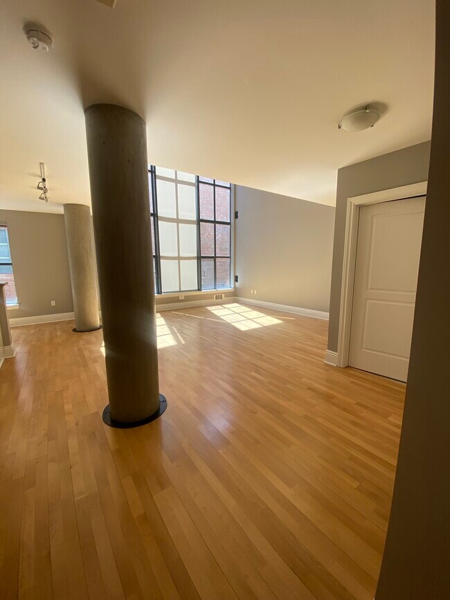 Living room - 1 Bluxome St