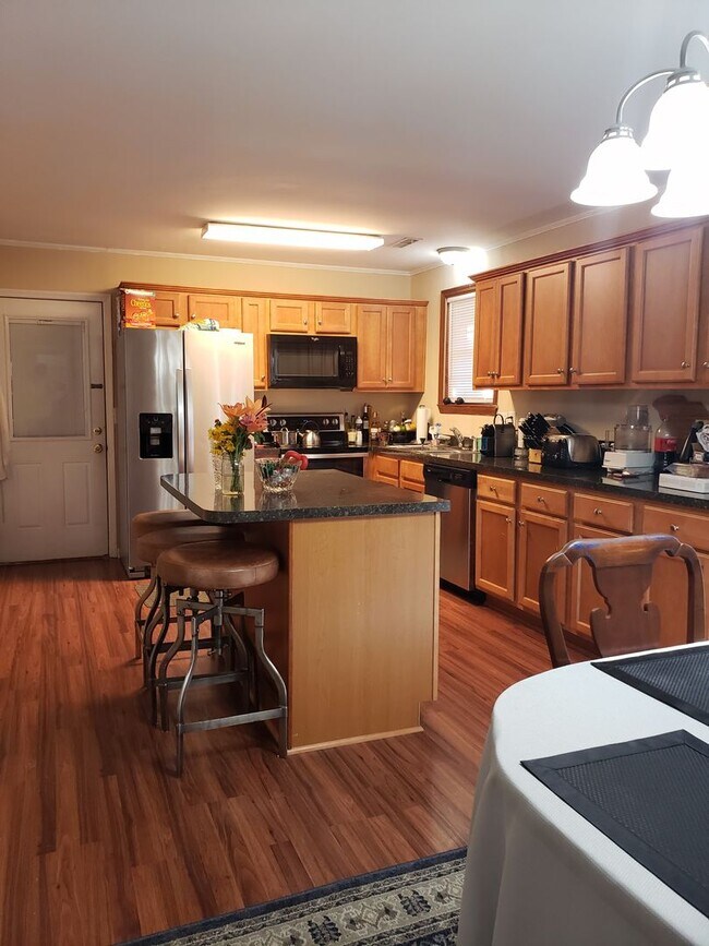 Foto del edificio - Three Bedroom Ranch in Mount Pleasant