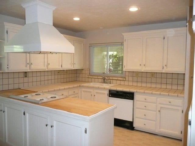 Building Photo - 3882 Yale Way
