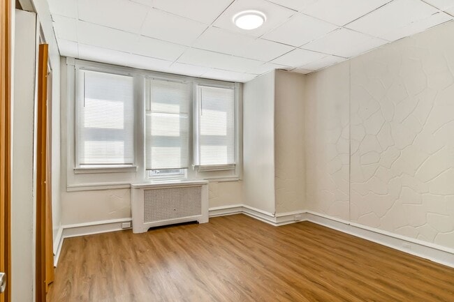 Building Photo - 4808 N Franklin St