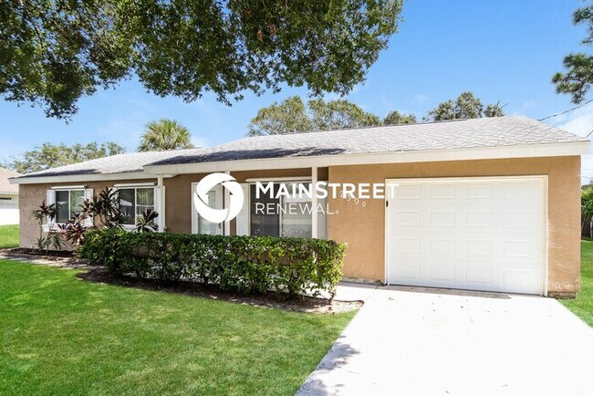 Building Photo - 3 Bedroom Pet-Friendly Home in Vero Beach, FL with Main Street Renewal
