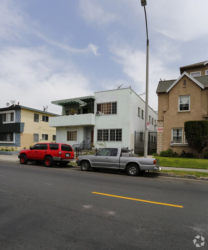 Foto del edificio - 826 S Harvard Blvd
