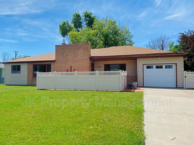Foto principal - 806 Forest Ave