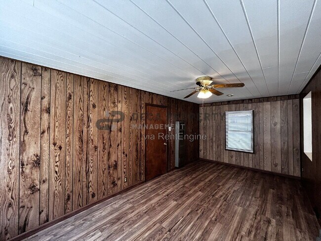 Foto del edificio - 10205 Cabot Dr