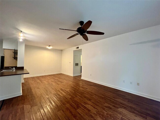 Foto del edificio - 1201 Grove Blvd