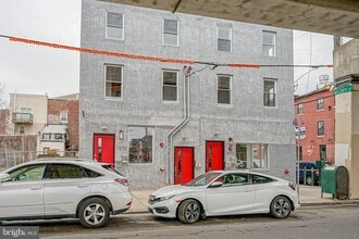 Building Photo - 1070 N Front St