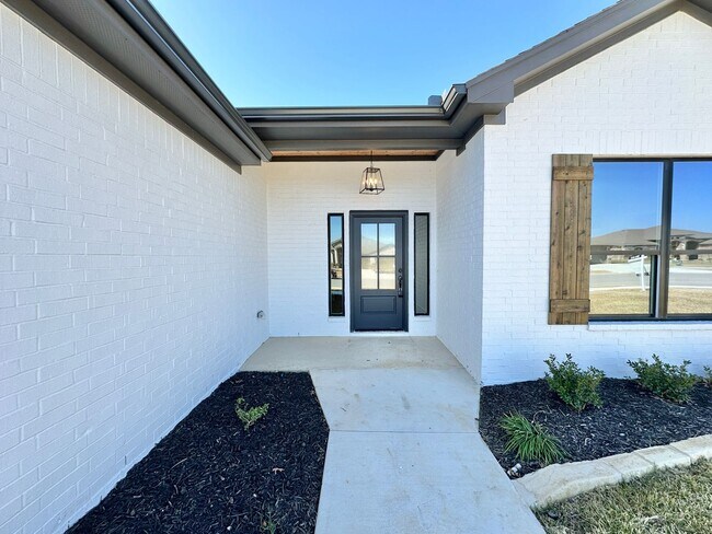 Building Photo - Viewable Now by Appointment Only!