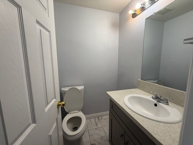 Foto del edificio - Remodeled Condo in Tustin