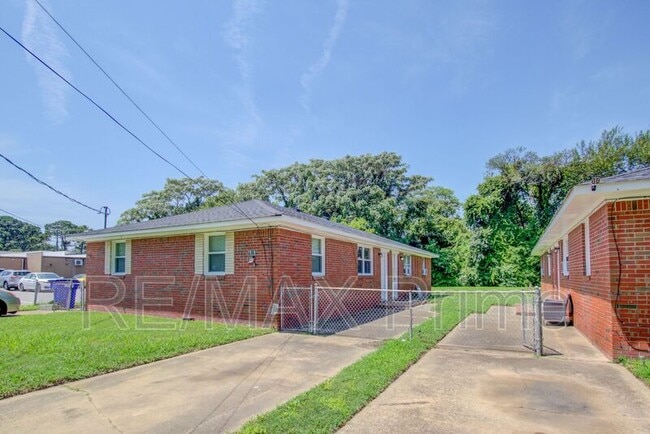 Foto del edificio - 7919 Thompson Rd