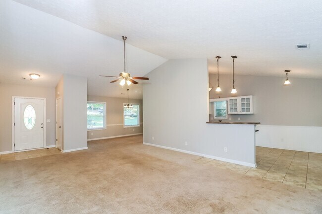 Foto del edificio - 824 Riverstone Ln