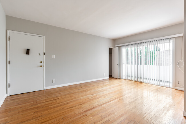 Building Photo - 1051 S Cochran Ave