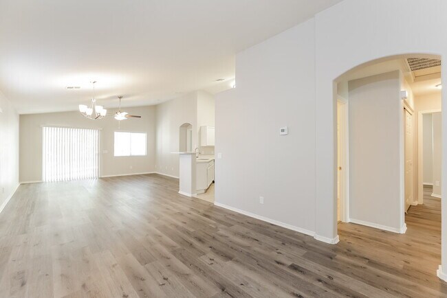 Foto del edificio - 6824 S 38th Dr