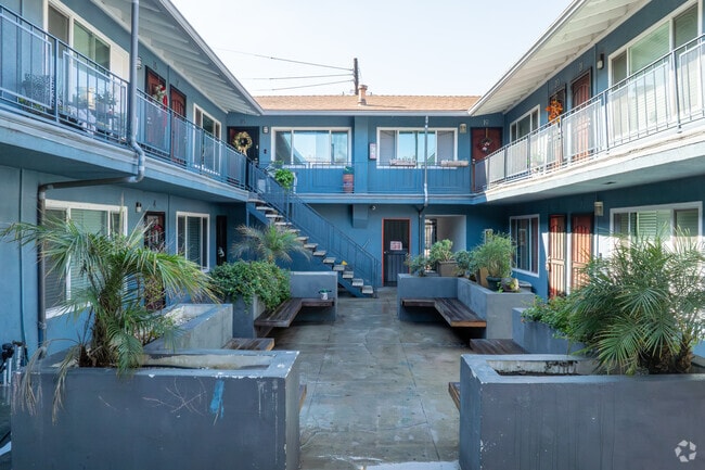 Patio - 1495 Peterson Ave