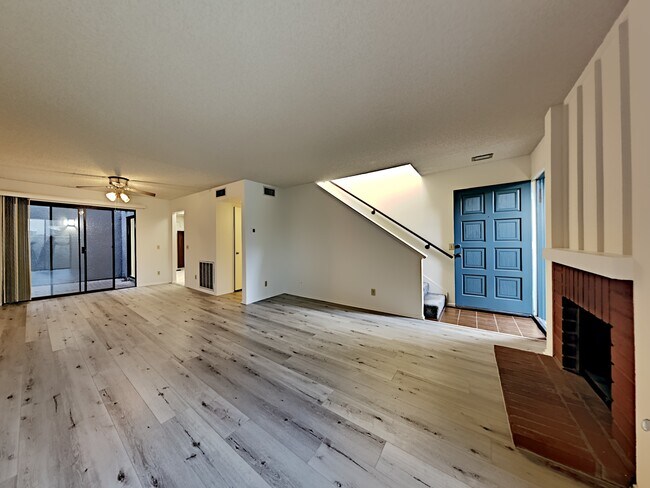 Foto del edificio - 23541 Victory Blvd